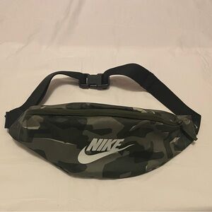 NWOT Nike Green Camouflage Belt Bag